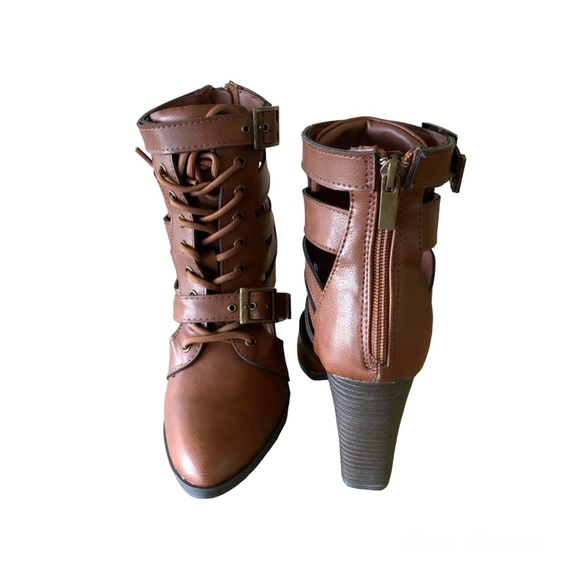 Cut-Out Lace Up Heeled Ankle Booties - Picture 6 of 12